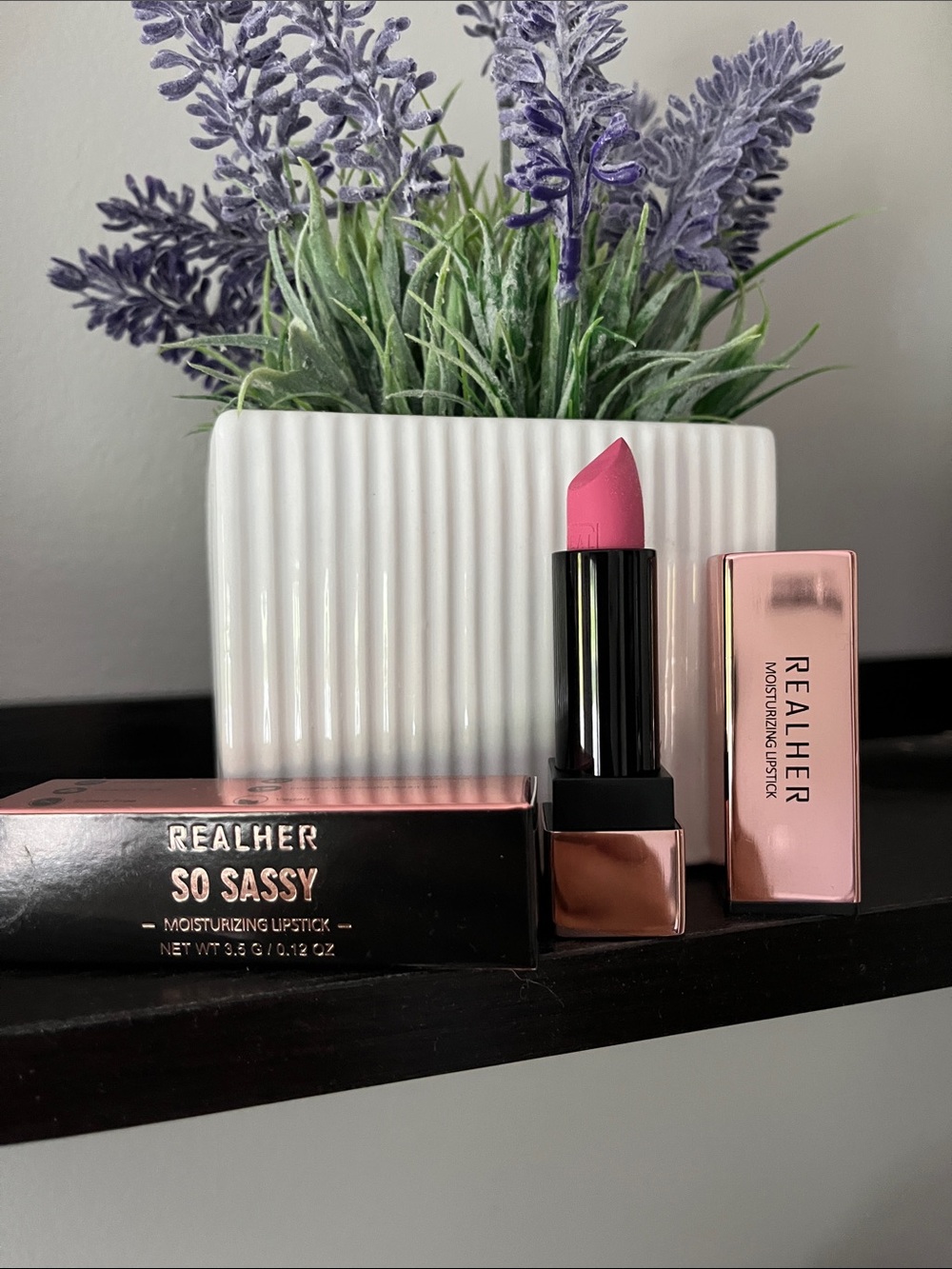 REALHER MOISTURIZING LIPSTICK SO SASSY
PINK SHEA BUTTER AND VITAMIN E